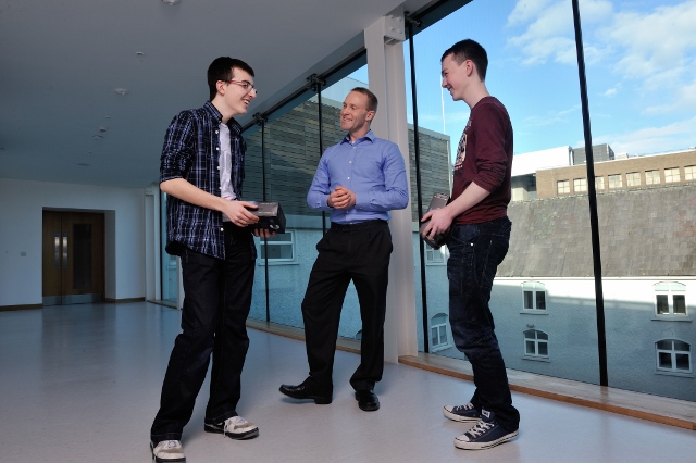 REPRO FREE
HIGH TECH ELEC SHOWCASES FUTURE CAREERS
Odhran OÕCallaghan, Christian Brothers College Cork;  Dr Mark Barry of the Tyndall Institute  and Luke Gayer, Presentation Brothers College pictured at the HighTechElec Transition Year Work Experience Pro