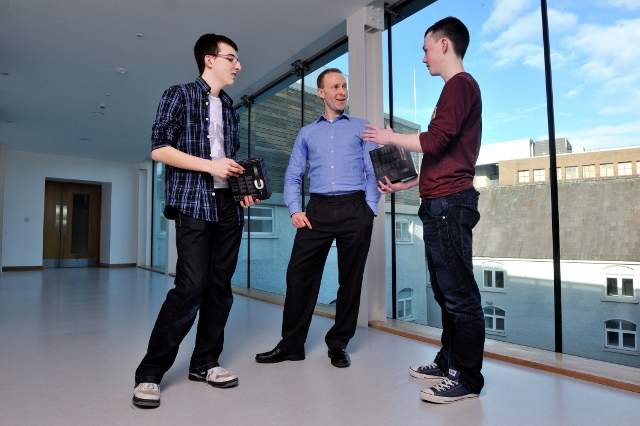 REPRO FREE
HIGH TECH ELEC SHOWCASES FUTURE CAREERS
Odhran OÕCallaghan, Christian Brothers College Cork;  Dr Mark Barry of the Tyndall Institute  and Luke Gayer, Presentation Brothers College pictured at the HighTechElec Transition Year Work Experience Pro