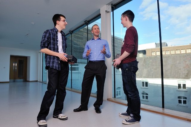 REPRO FREE
HIGH TECH ELEC SHOWCASES FUTURE CAREERS
Odhran OÕCallaghan, Christian Brothers College Cork;  Dr Mark Barry of the Tyndall Institute  and Luke Gayer, Presentation Brothers College pictured at the HighTechElec Transition Year Work Experience Pro