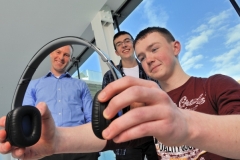 REPRO FREE
HIGH TECH ELEC SHOWCASES FUTURE CAREERS
Dr Mark Barry of the Tyndall Institute; Odhran OÕCallaghan, Christian Brothers College Cork and Luke Gayer, Presentation Brothers College pictured at the HighTechElec Transition Year Work Experience Progr